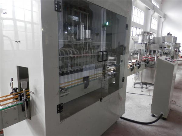 Ruostumattomasta teräksestä valmistettu automaattinen valkaisuaineen täyttökone