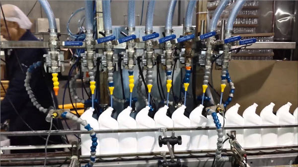 Täysin automaattinen WC-puhdistusaine valkaisuaineena lineaarinen täyttölaite